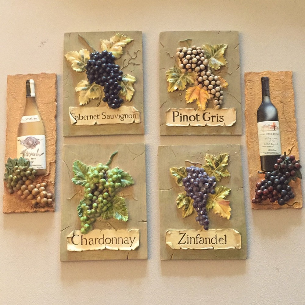 Wine Bottles & Grapes Wall Plaques